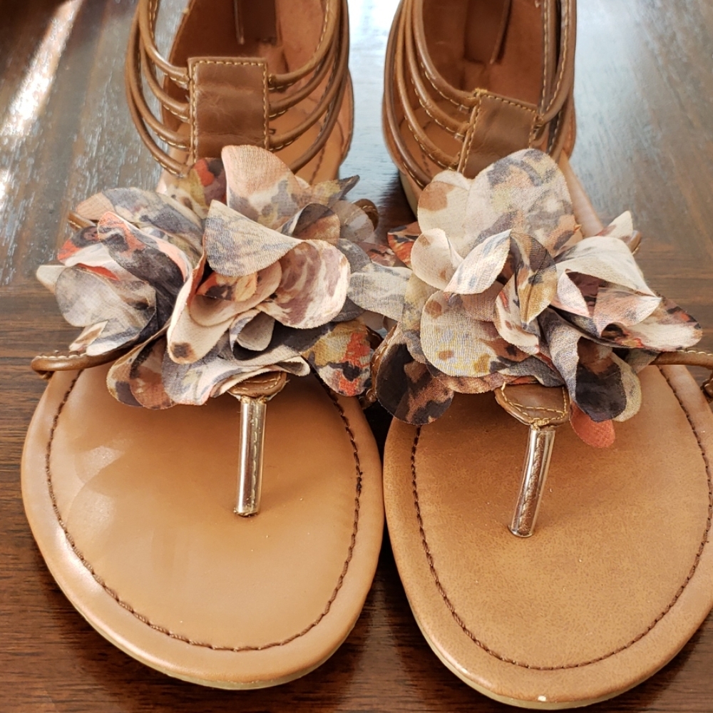 Open toe sandals